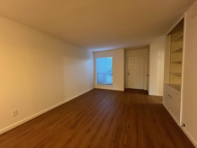 Photo - West Plano 2/1 perfect location!