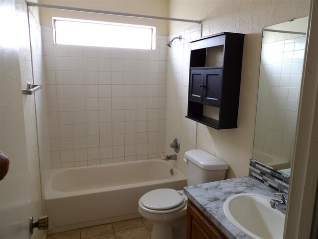 Photo - 6820 NW Willow Springs Dr