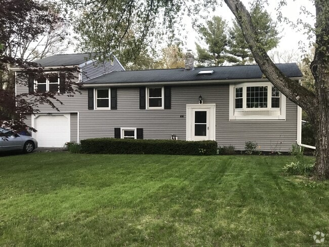 Building Photo - 44 Simsbury Manor Dr Rental