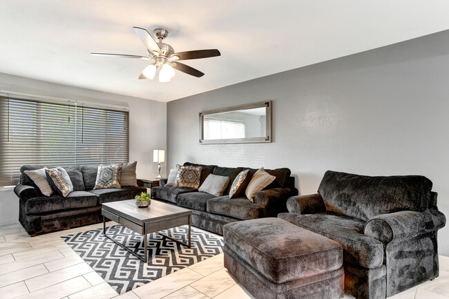 Photo - 1524 E Broadmor Dr