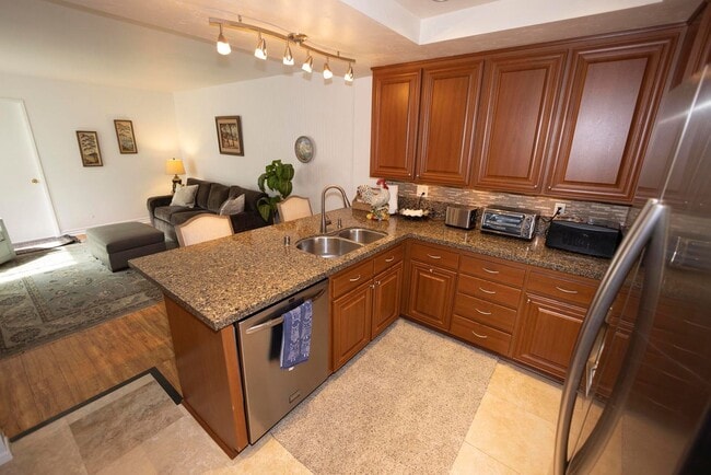 Photo - Beautiful - Upgraded 3 Bedroom Townhome - Excellent location