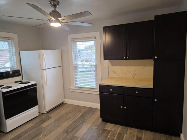 128 Miller St Unit Upper Front