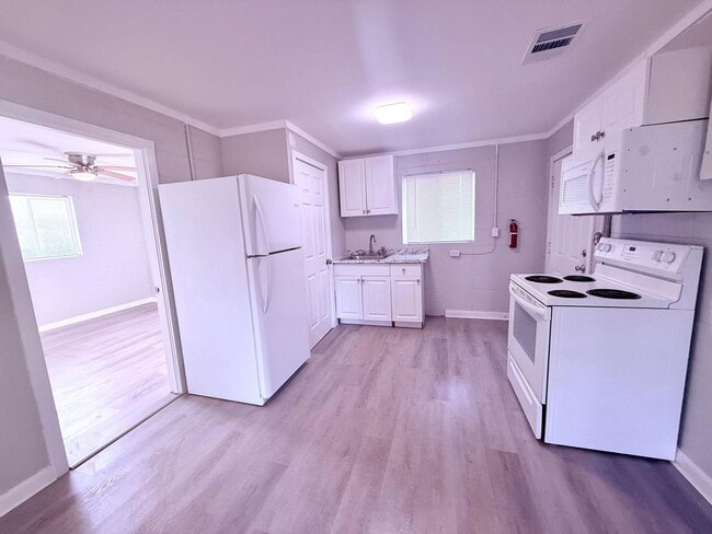 2305 SW 2nd St Unidad 2305 SW 2nd Street, Unit A