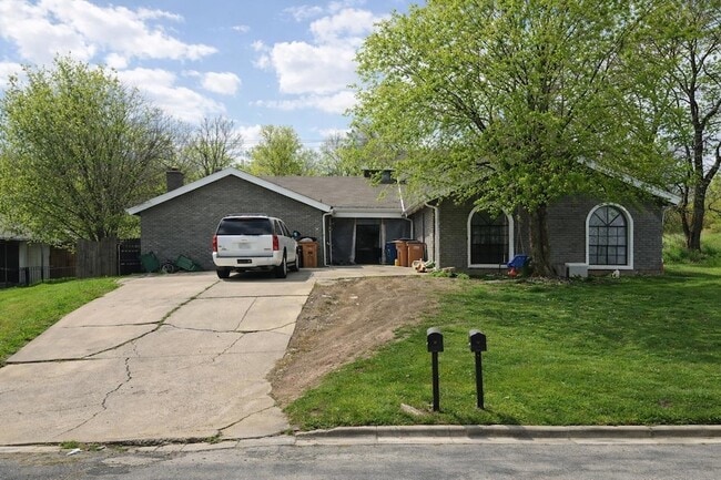 Building Photo - 5101 Purple Sage Dr Unit A