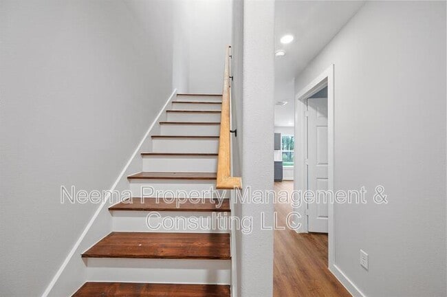 Photo - 8715 Bertwood St