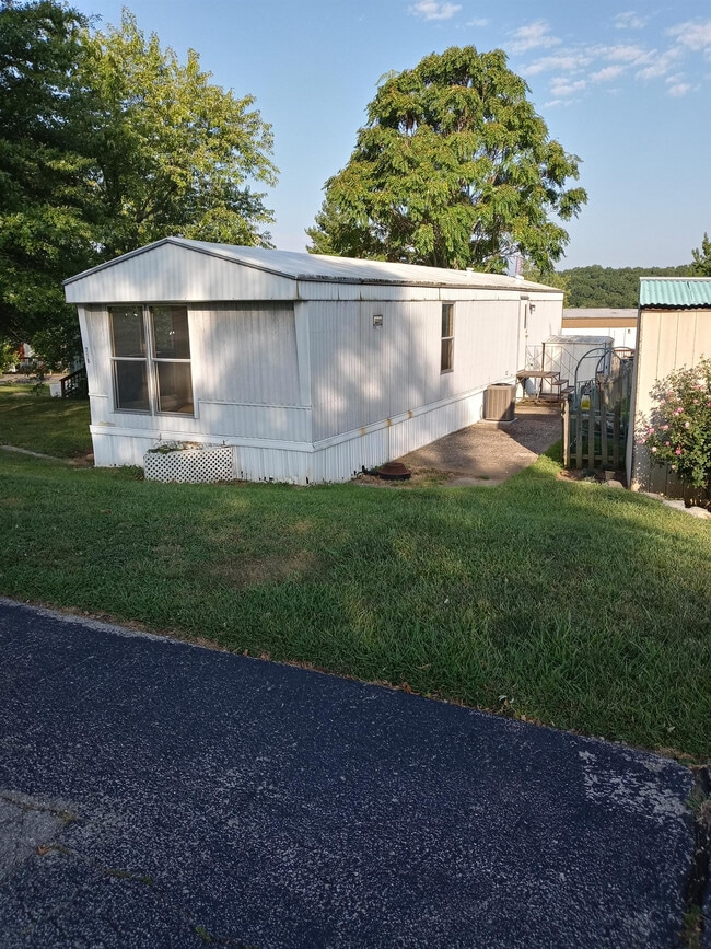 Photo - 719 Golden Point