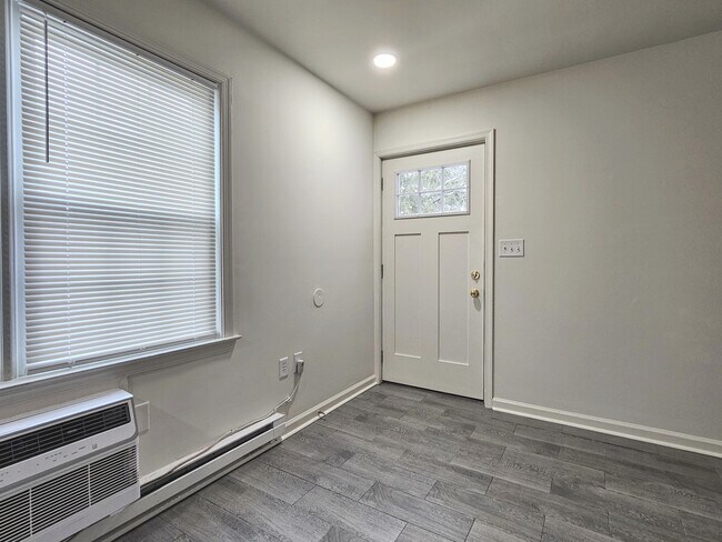 Photo - 104 Bradford Dr