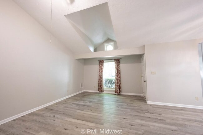 Photo - "Charming 2-Bed, 2-Bath Duplex in Prime Franklin Locale – Spacious 1,464 Sq Ft!"