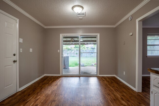 Photo - Charming 5 Bedroom House