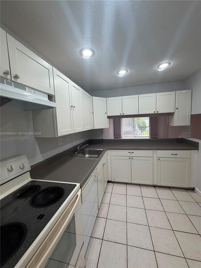 Building Photo - 8020 N Colony Cir Unit 306
