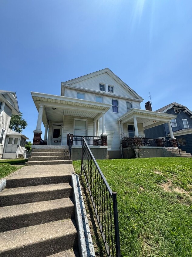 202/204 Eaton Avenue - 202/204 Eaton Avenue