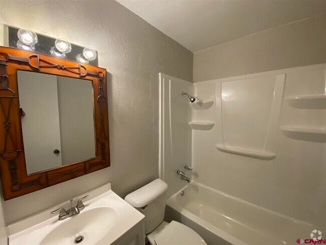 Building Photo - 117 7th St Rental