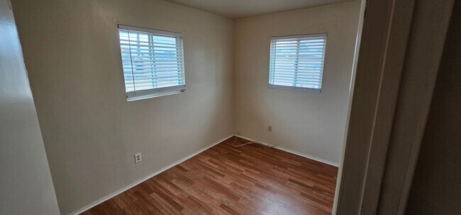 Photo - Live Large in a Cozy Retreat! Private Back...