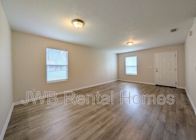 Photo - 2022 St Clair St