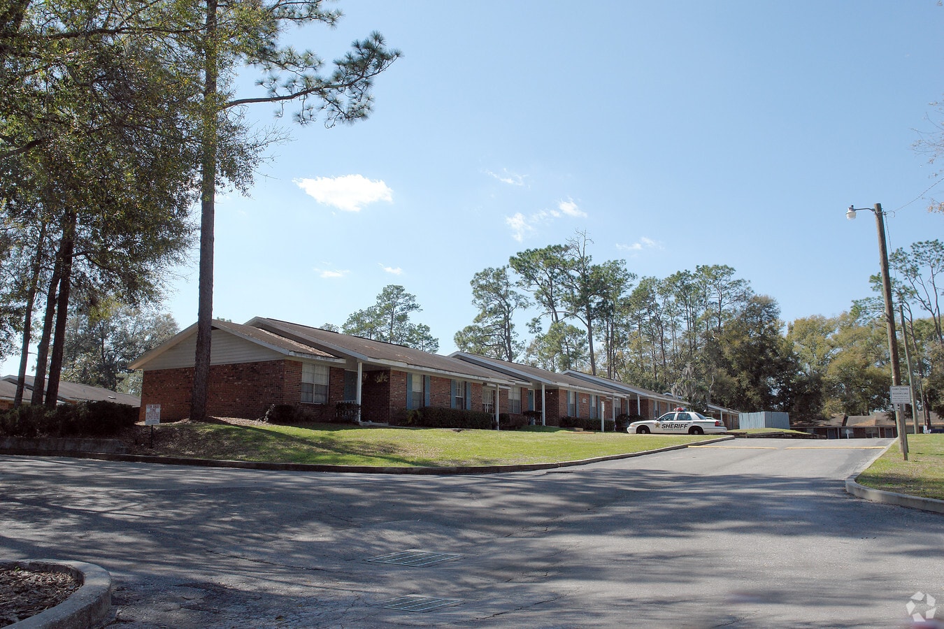 Hilltop Manor Apartments - Hilltop Manor Apartments