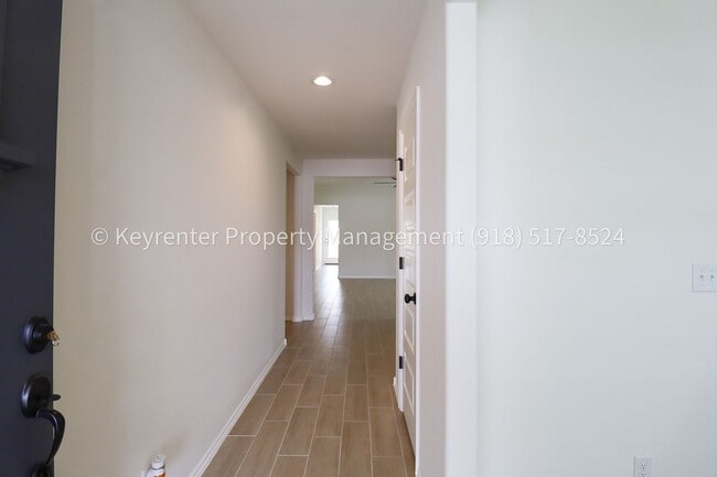 Photo - 3 Bed | 2 Bath in Owasso!