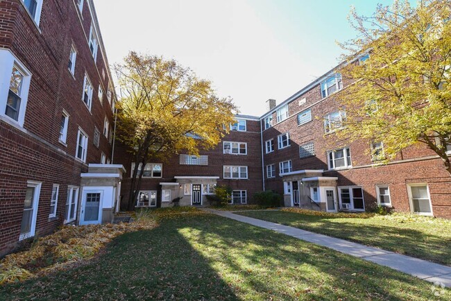 Building Photo - 2735 W Berwyn Ave Rental