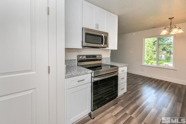 Kitchen - 4606 Neil Rd Condo Unit 194