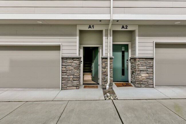 Photo - 3bed/2.5 Bath Modern Comfort Meets Elegant...