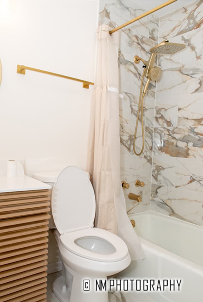 Building Photo - 20131 Oak Ln Unit 20131