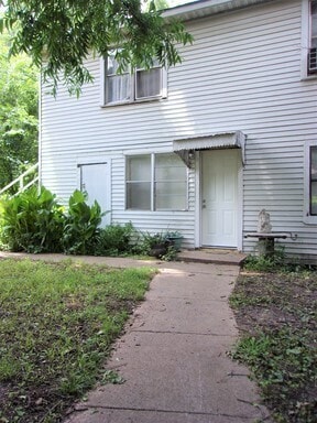 Building Photo - 1 BED 1 BATH DOWNSTAIRS GARAGE APT IN CAPITAL HILL AREA