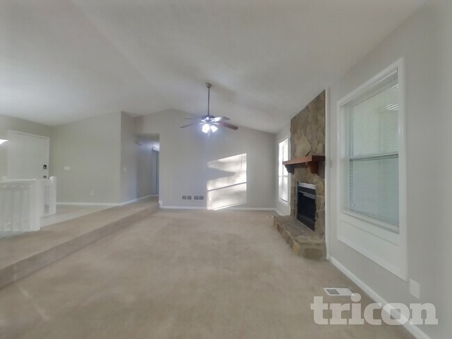 Photo - 303 Lowe Ct NW