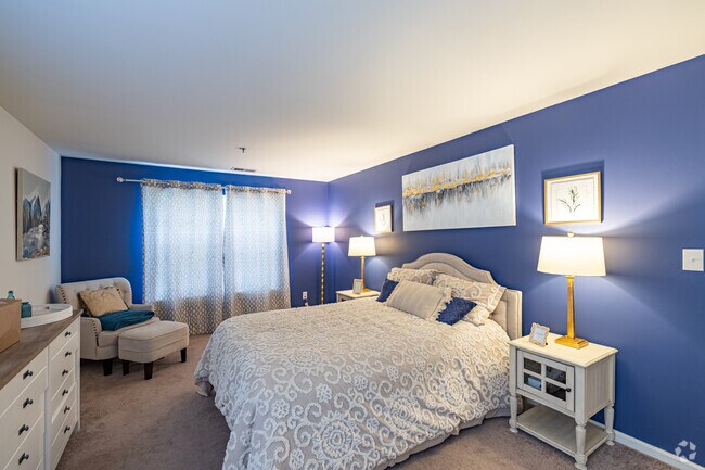 2BR, 2BA - 1,010SF - The Pine II - Primary Bedroom