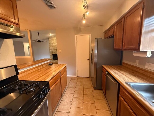 Photo - 2811 Crownspoint Dr