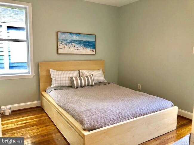 Building Photo - 22 E Reed Ave