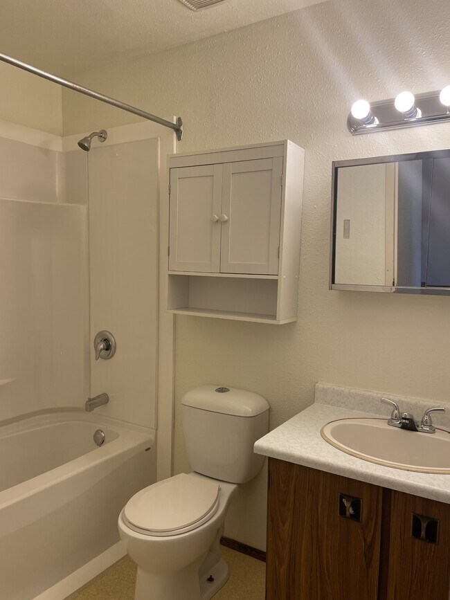 Photo - 8604-8687 87 Ave