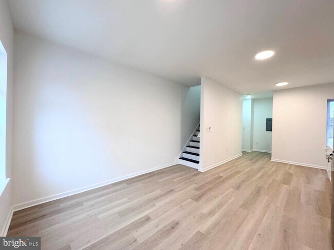 Photo - 319 E Lehigh Ave