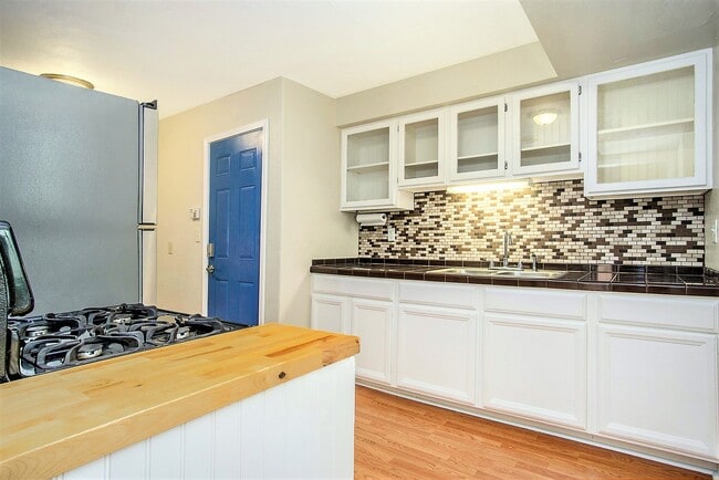 Glass Doors on Upper Cabines - 1209 Pine St Unit 1209 Pine Apt #2