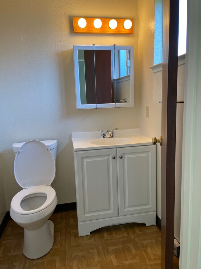 73 Nancy Ln House House Rental in Willits, CA