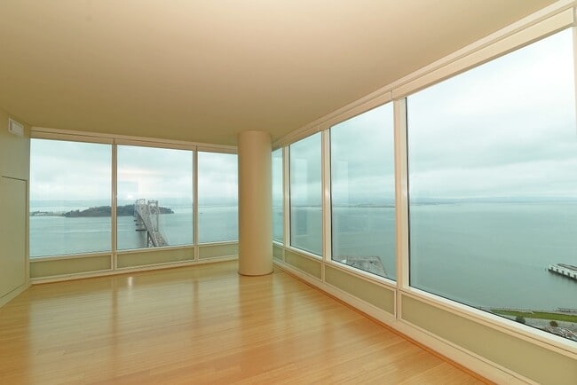 Building Photo - 425 1st St Unit 4002