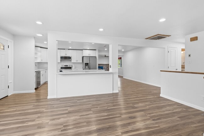 122 Helena Cir