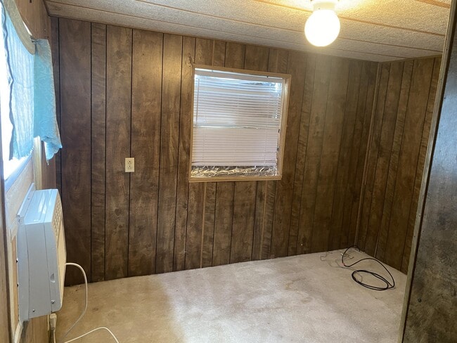 Photo - 104 Walnut Ln