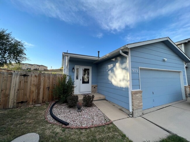 Building Photo - Lovely Ranch, Pikes Peak Views from Expans... Rental