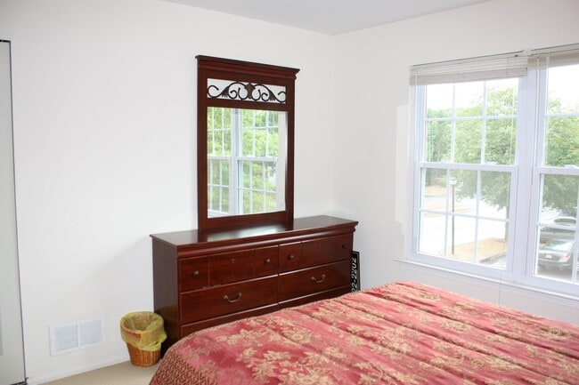 44 Whitby Cir