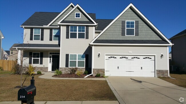 Building Photo - Big Beautiful and Available Rental