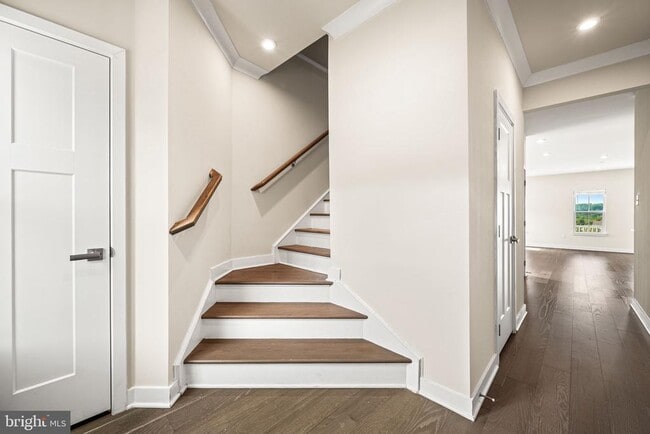 Photo - 220 Chase Dr