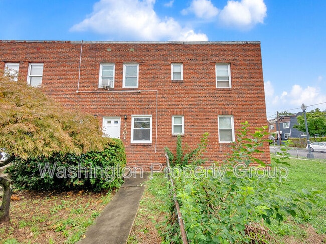 Photo - 1701 Montello Ave NE