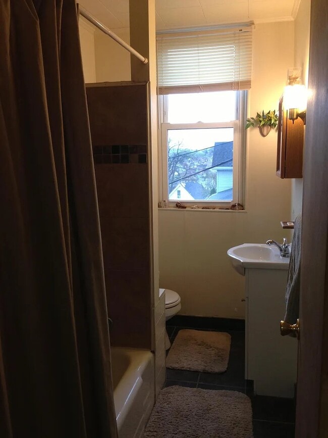 Photo - 4243 Gladstone St