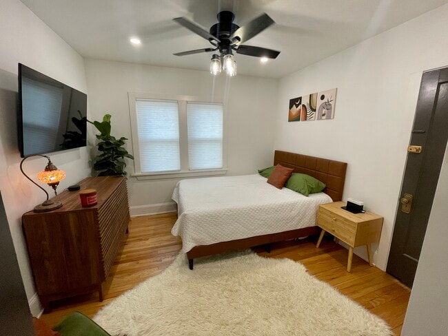 Building Photo - 3888 W 157th St Unit Lower Apartment