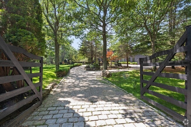 Building Photo - 110 Merchants Path Rental