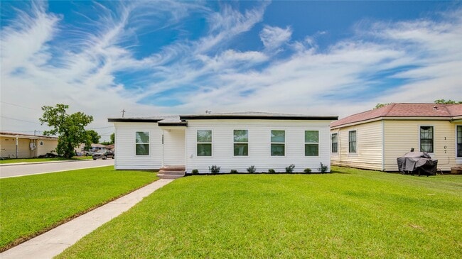 Photo - 1203 W 6th St