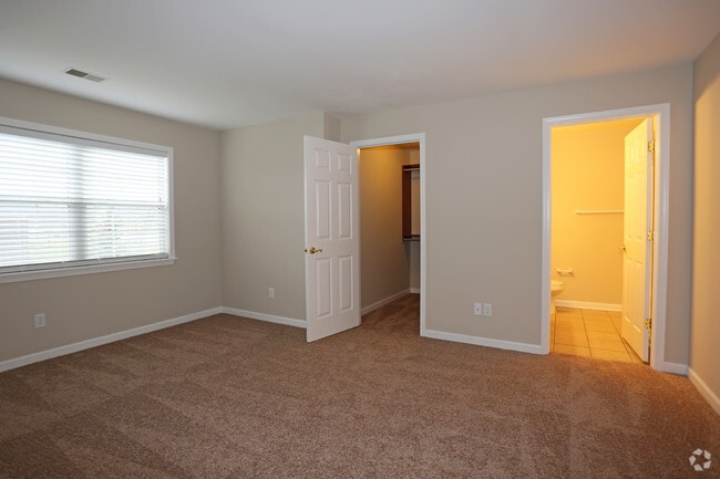 Bedroom - Pine Point Luxury Apartments