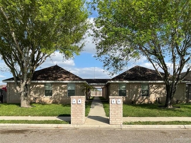 Building Photo - 12 South Dr Unit B