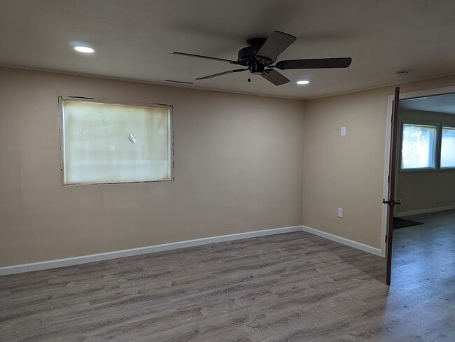 Photo - 3 bedroom 2 bath Pet-Friendly House with Amazing Backyard!