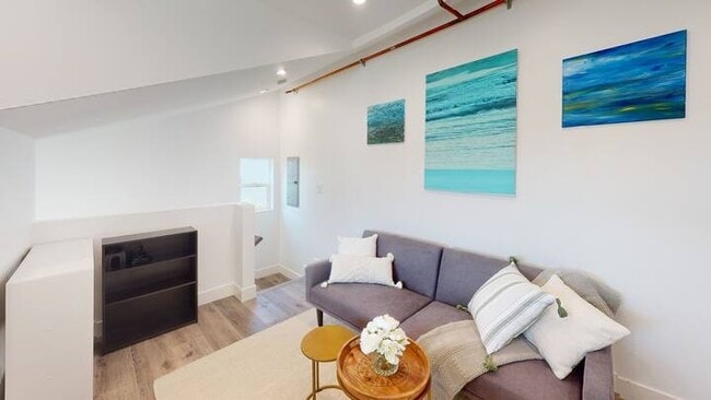 Photo - 3544 Barry Ave