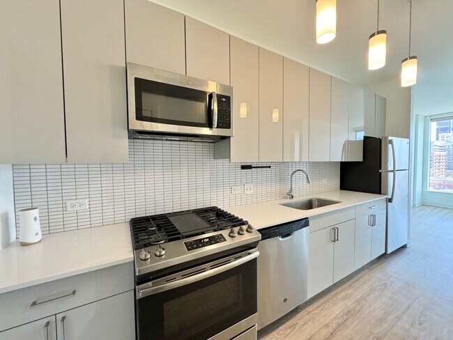 Photo - 821 W Van Buren St